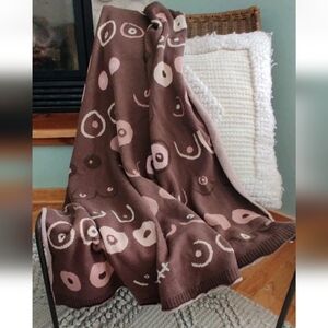 100% Cotton Knit Boobie Throw Blanket In Brown 56" X 74"